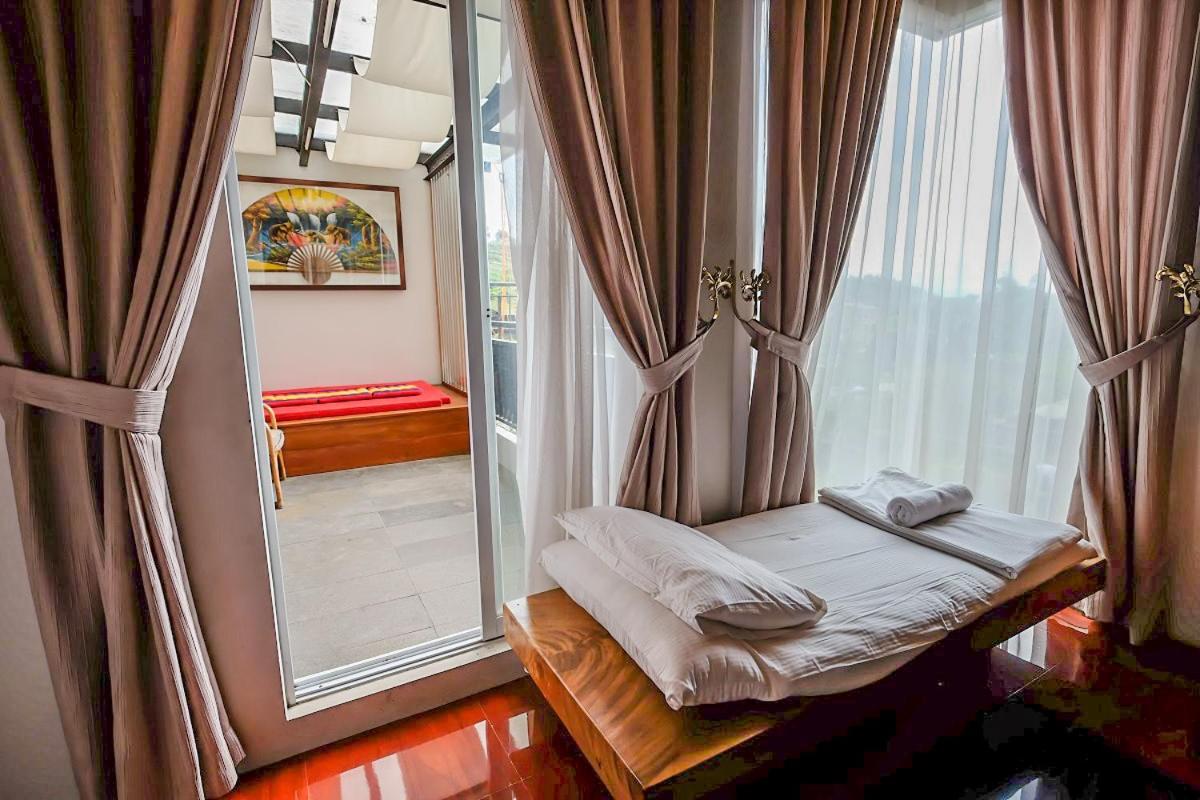 Rumah Stroberi Organic Farm & Family Lodge Лембанг Екстериор снимка