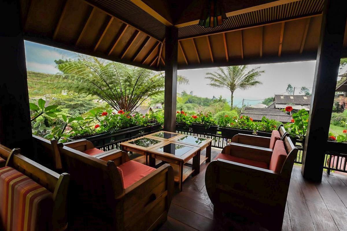 Rumah Stroberi Organic Farm & Family Lodge Лембанг Екстериор снимка