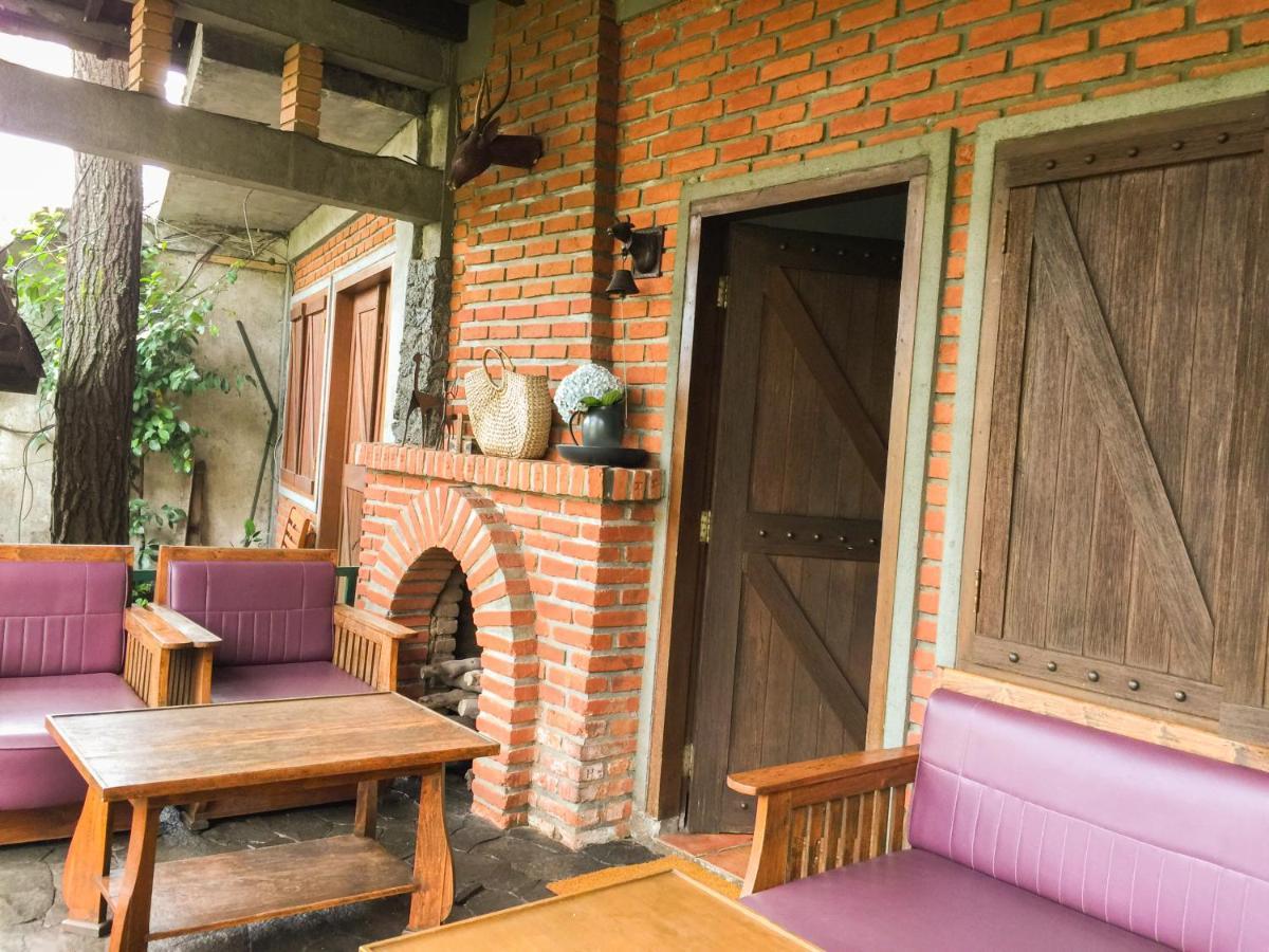 Rumah Stroberi Organic Farm & Family Lodge Лембанг Екстериор снимка