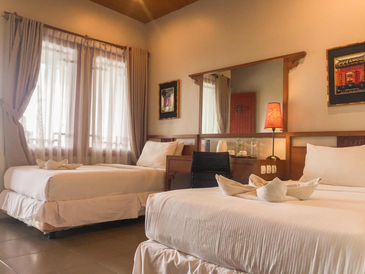 Rumah Stroberi Organic Farm & Family Lodge Лембанг Екстериор снимка