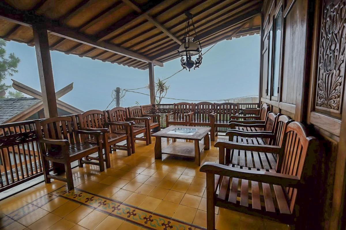 Rumah Stroberi Organic Farm & Family Lodge Лембанг Екстериор снимка
