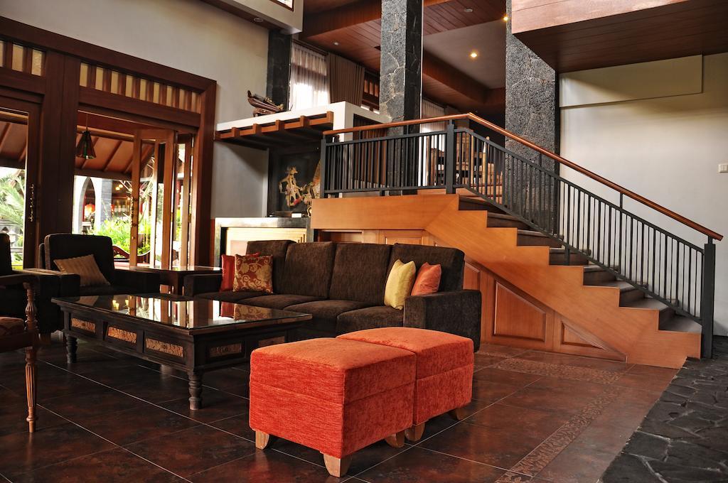 Rumah Stroberi Organic Farm & Family Lodge Лембанг Екстериор снимка