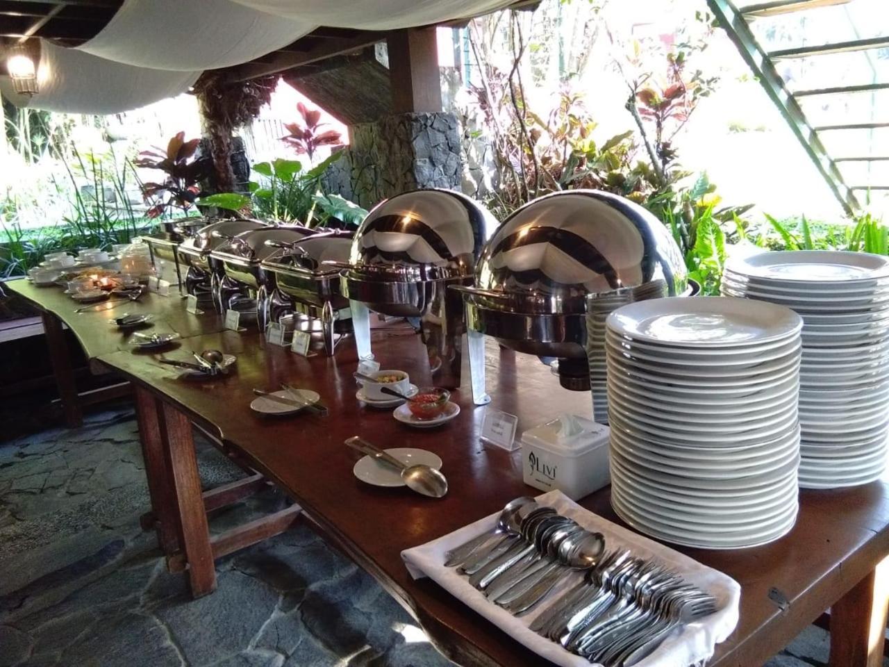 Rumah Stroberi Organic Farm & Family Lodge Лембанг Екстериор снимка