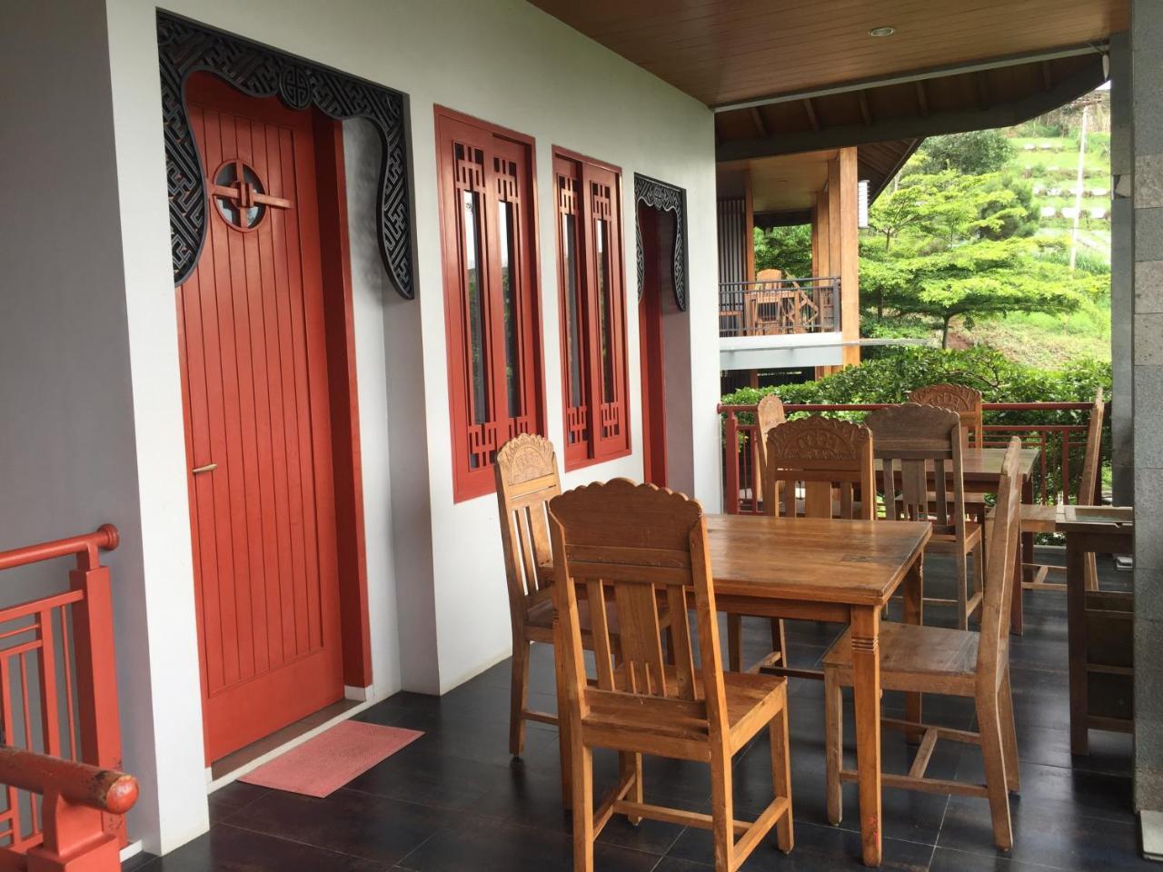 Rumah Stroberi Organic Farm & Family Lodge Лембанг Екстериор снимка